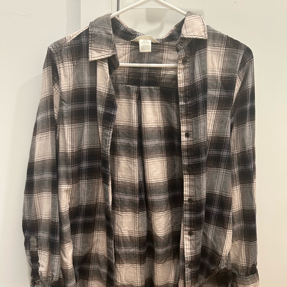 H&M Black and Tan Plaid Button Down Shirt